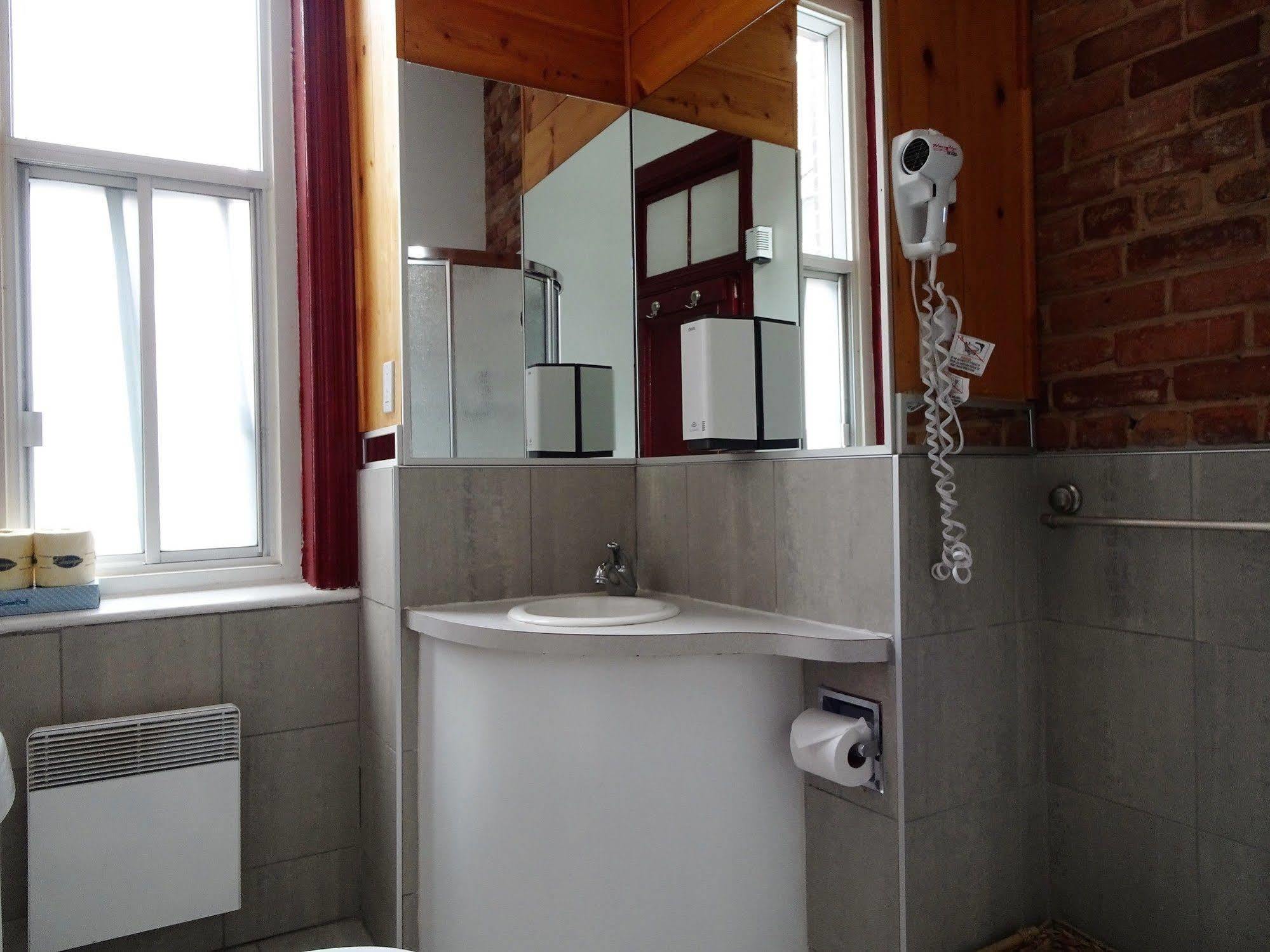 Abri Du Voyageur Hotel
